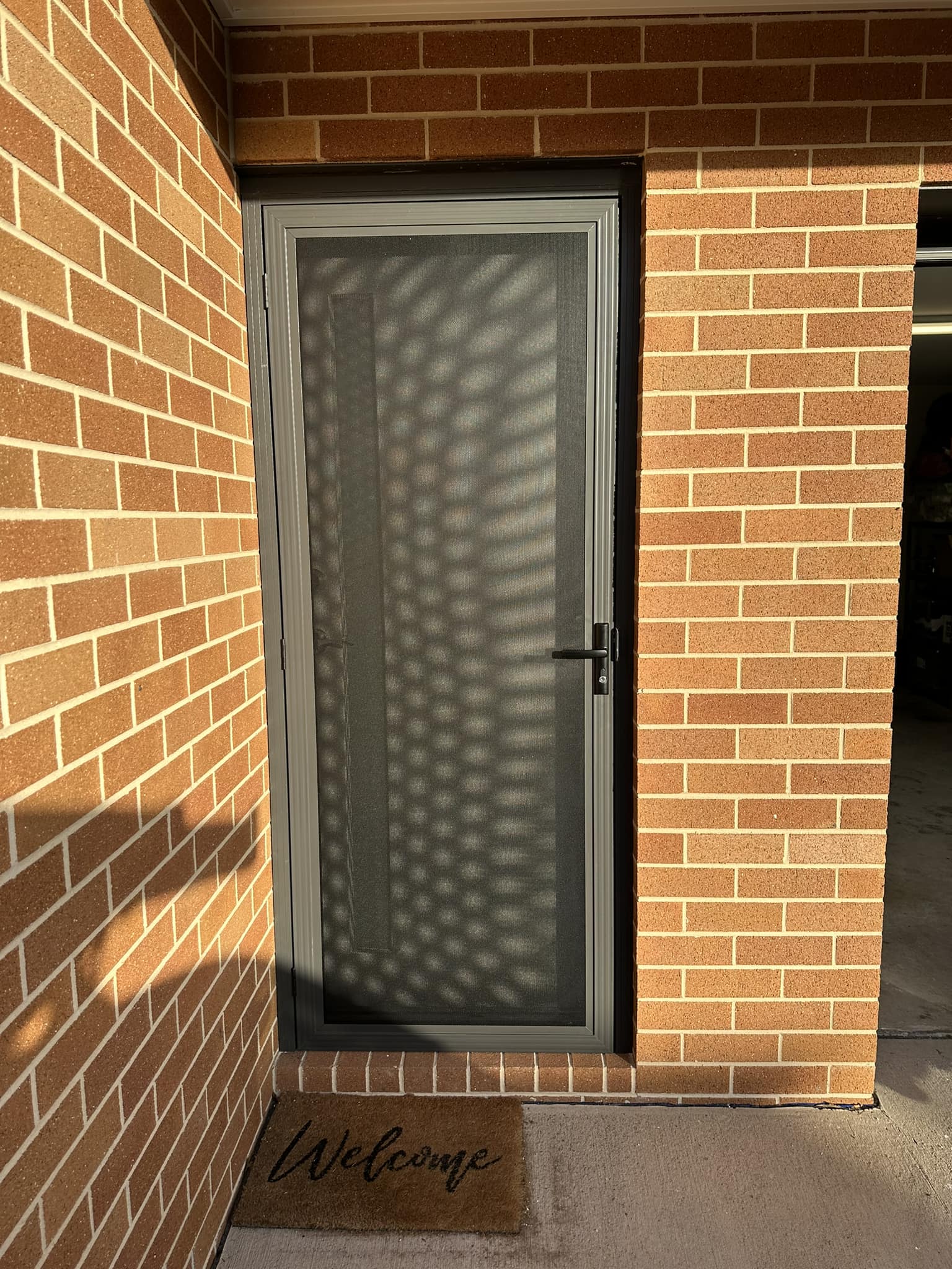 Today a nice Aluguard Security door in my personal favourite Monument, made to fit in existing monument door jam. All the hardware I use on my doors have 10 year guarantee, the owners very happy with